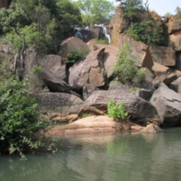 01 les cascades vues d en bas m6n40o 600x600